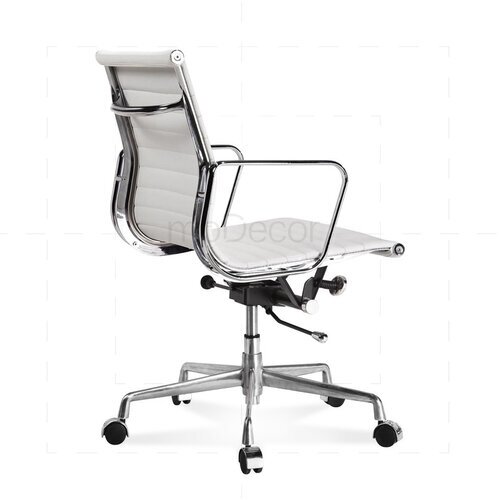 Halbhoher Eames Office Chair EA117 mit geripptem, wei�em Leder